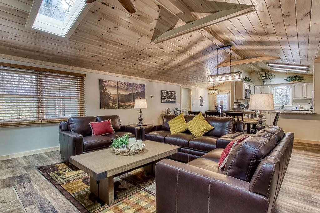 גטלינבורג Whispering Winds, Hot Tub, Game Room, Wifi, 1089 Free Tickets Each Paid Day, Dollywood And More מראה חיצוני תמונה