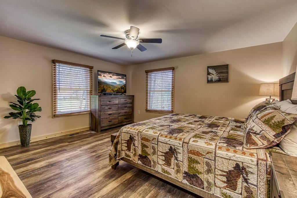 גטלינבורג Whispering Winds, Hot Tub, Game Room, Wifi, 1089 Free Tickets Each Paid Day, Dollywood And More מראה חיצוני תמונה