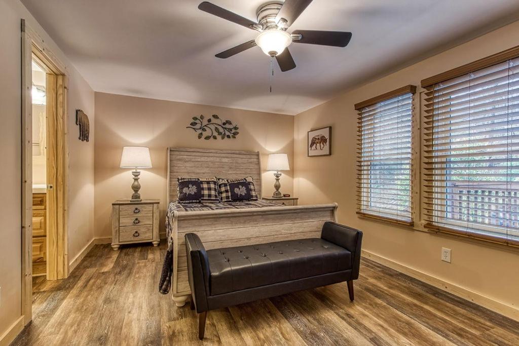 גטלינבורג Whispering Winds, Hot Tub, Game Room, Wifi, 1089 Free Tickets Each Paid Day, Dollywood And More מראה חיצוני תמונה