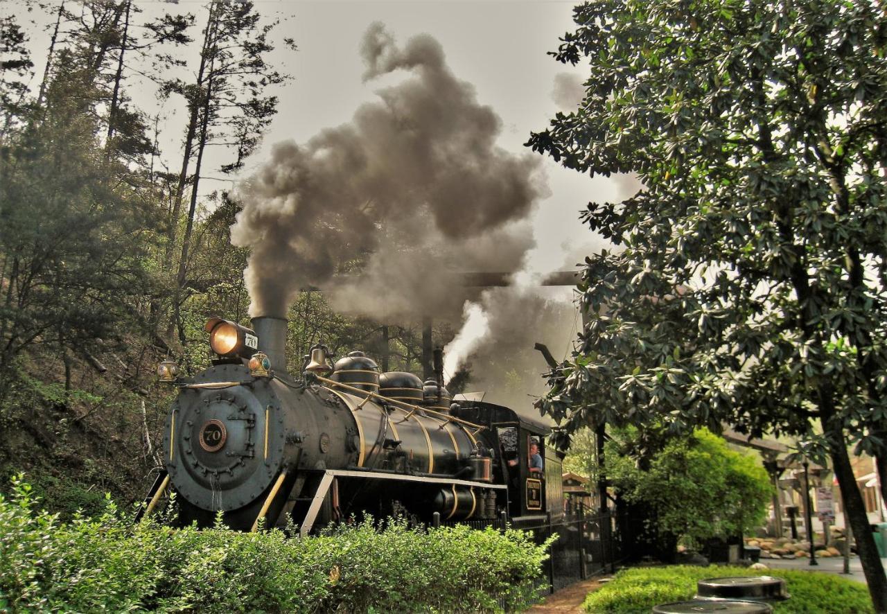 גטלינבורג Whispering Winds, Hot Tub, Game Room, Wifi, 1089 Free Tickets Each Paid Day, Dollywood And More מראה חיצוני תמונה