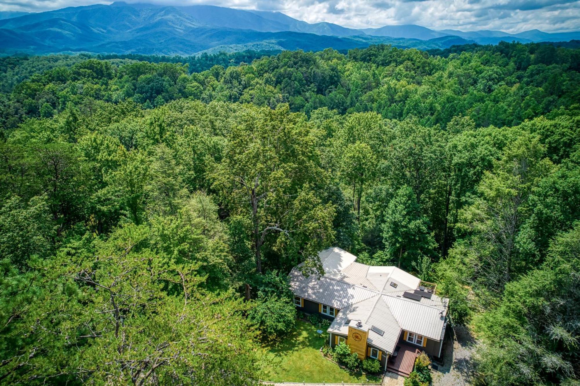 גטלינבורג Whispering Winds, Hot Tub, Game Room, Wifi, 1089 Free Tickets Each Paid Day, Dollywood And More מראה חיצוני תמונה