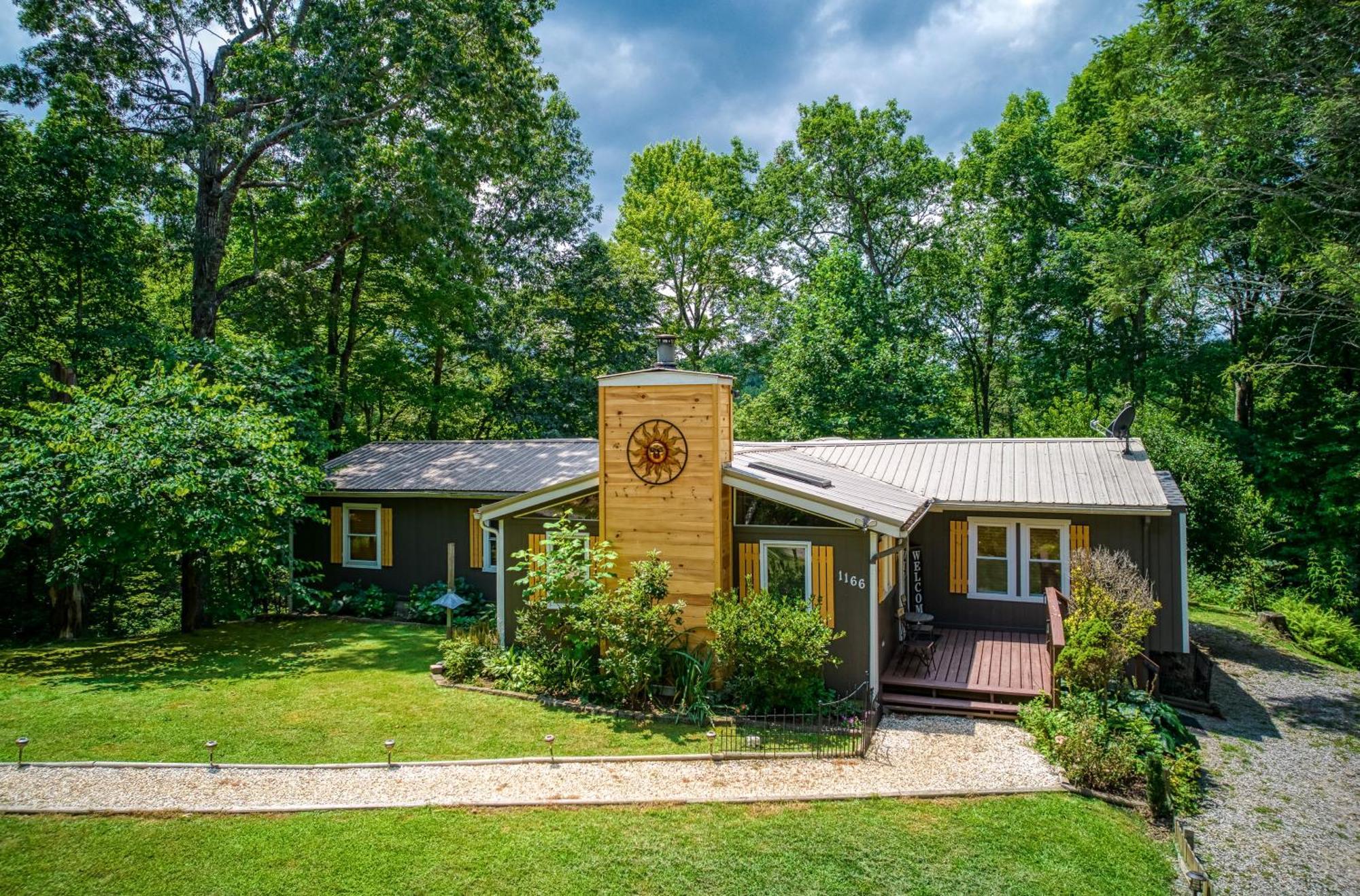גטלינבורג Whispering Winds, Hot Tub, Game Room, Wifi, 1089 Free Tickets Each Paid Day, Dollywood And More מראה חיצוני תמונה